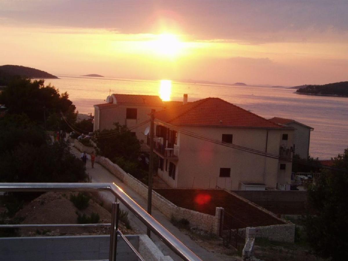 Apartments Ema Ражань Экстерьер фото