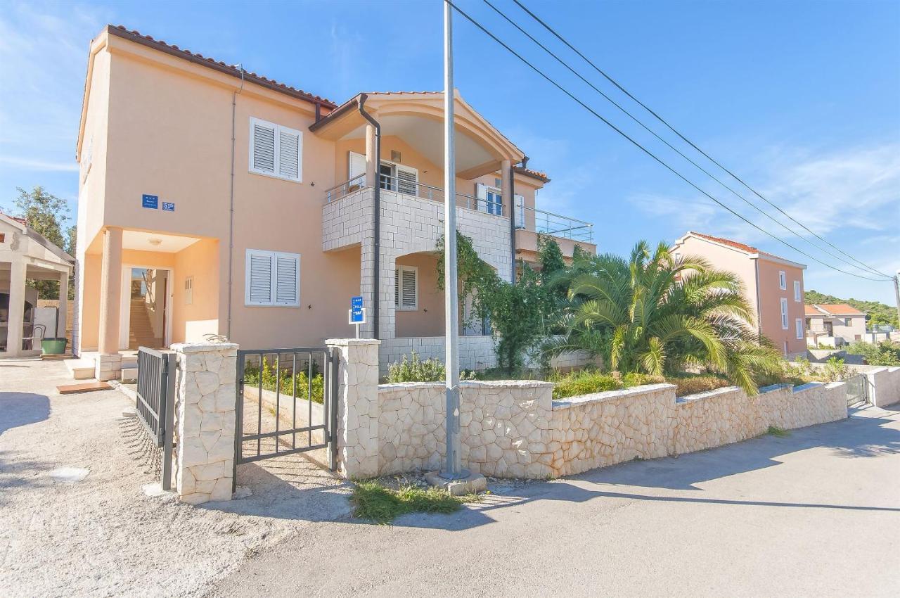 Apartments Ema Ражань Экстерьер фото
