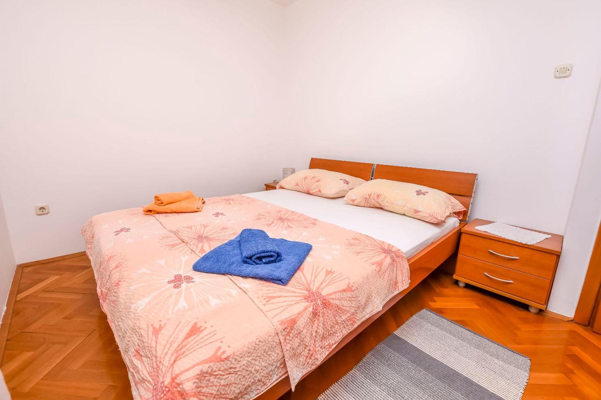 Apartments Ema Ражань Экстерьер фото