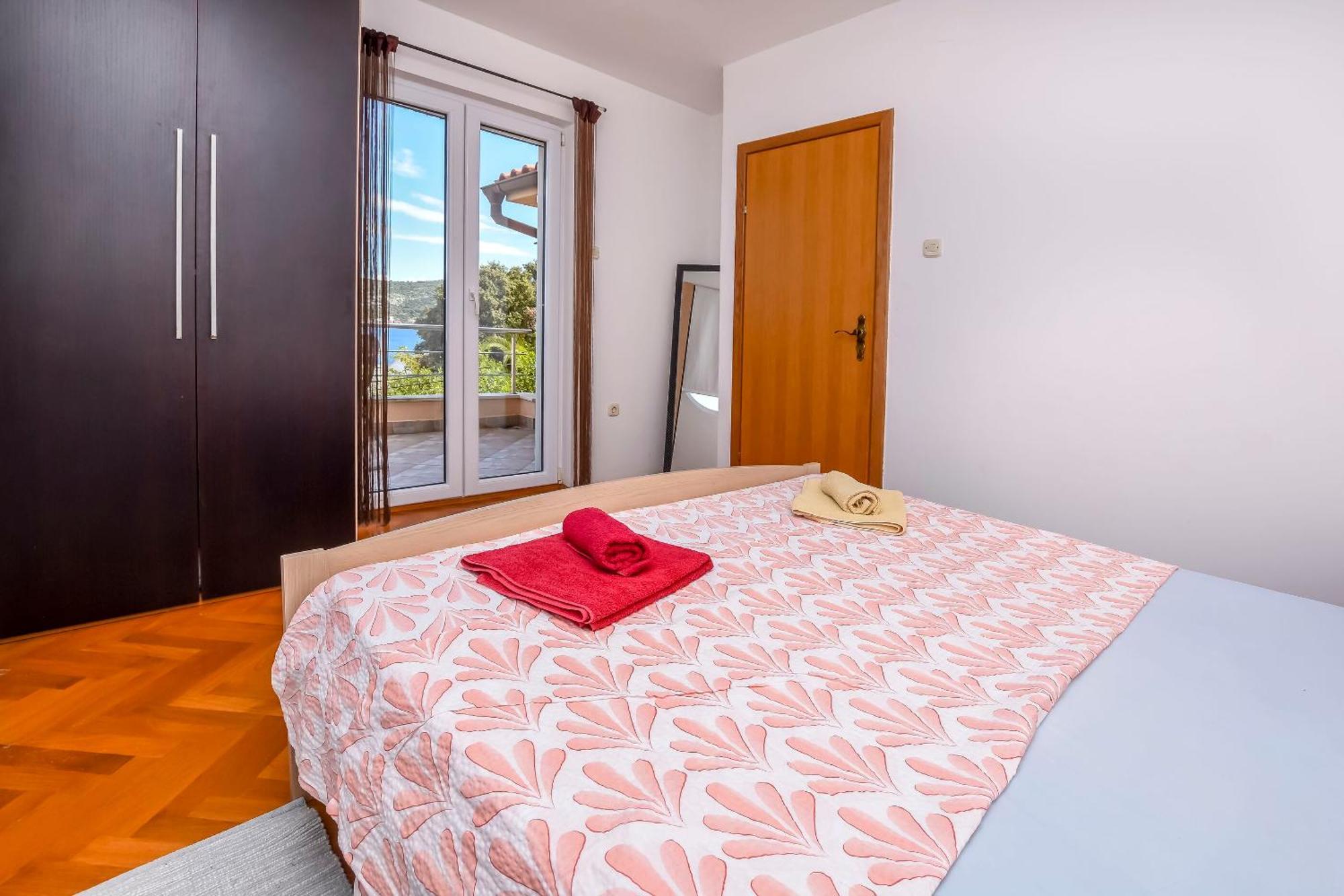 Apartments Ema Ражань Экстерьер фото