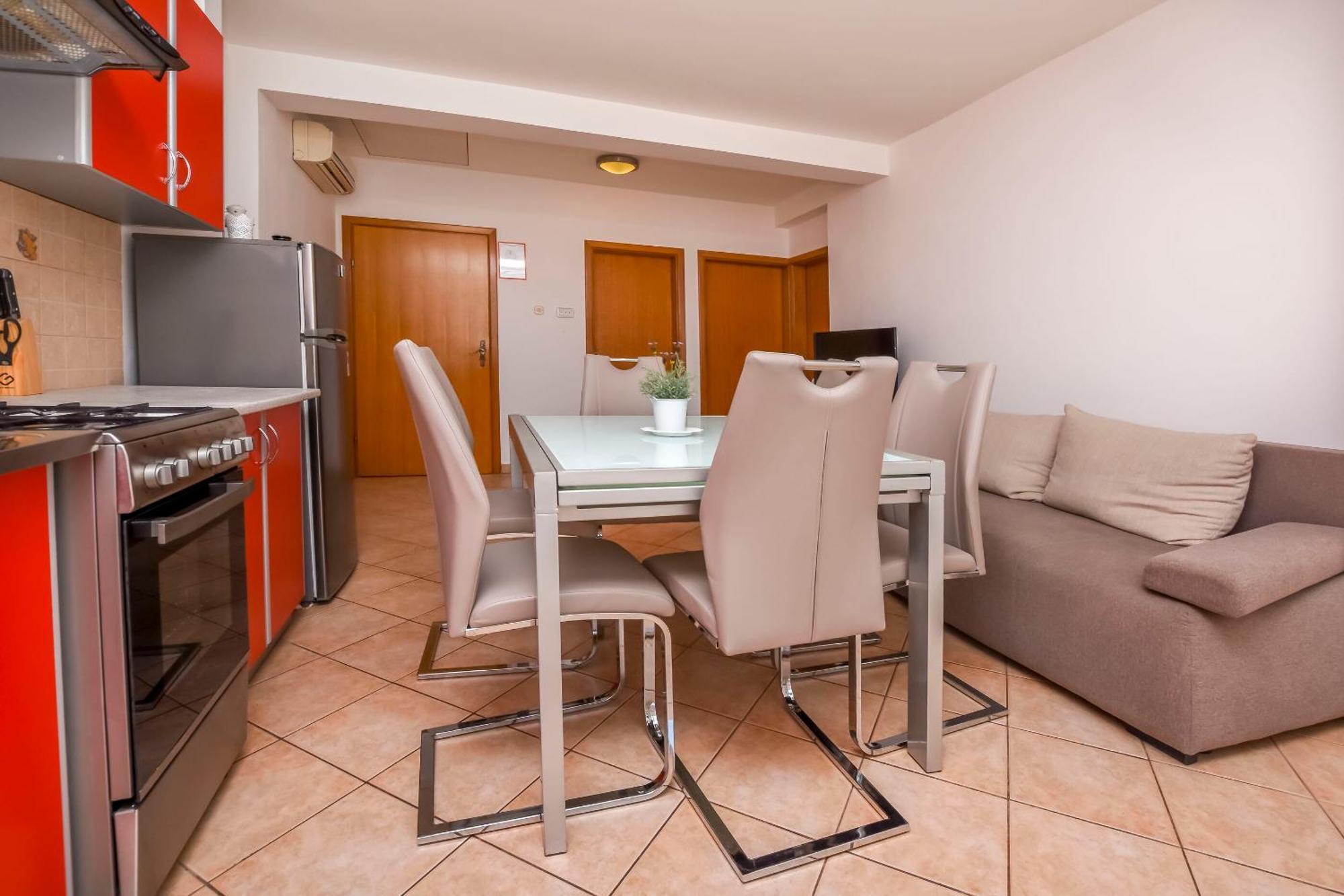 Apartments Ema Ражань Экстерьер фото