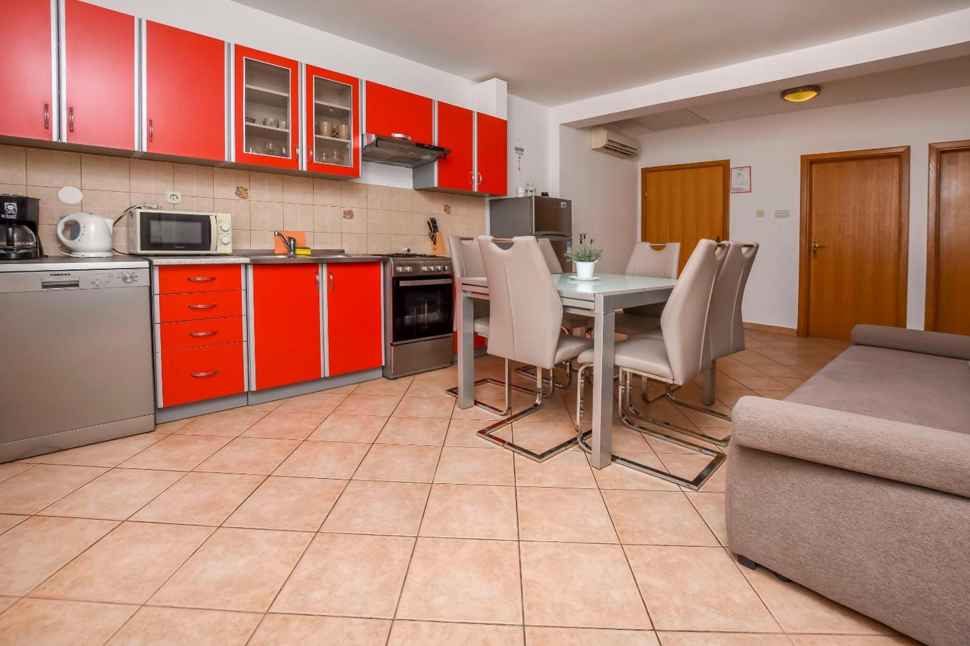 Apartments Ema Ражань Экстерьер фото