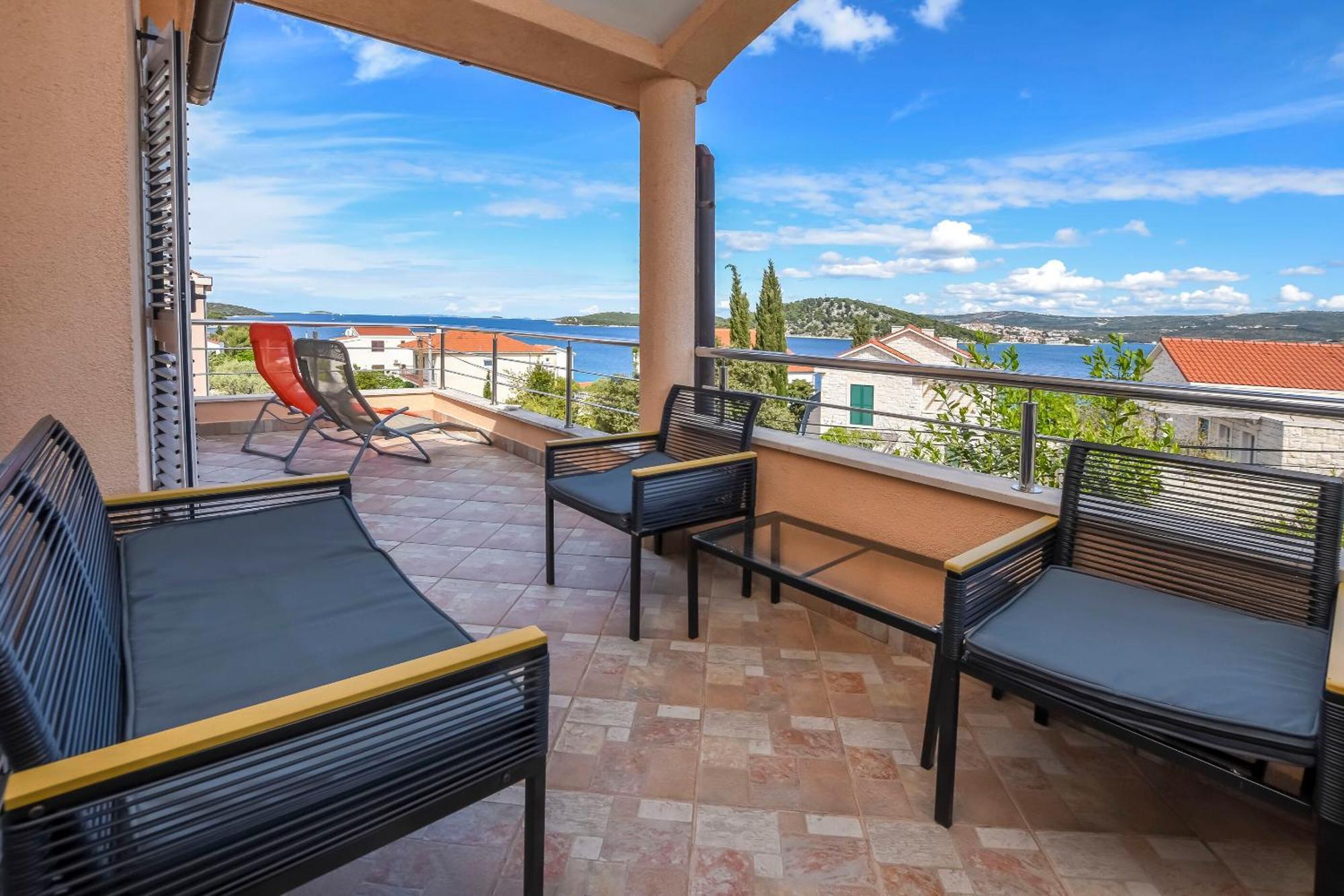 Apartments Ema Ражань Экстерьер фото