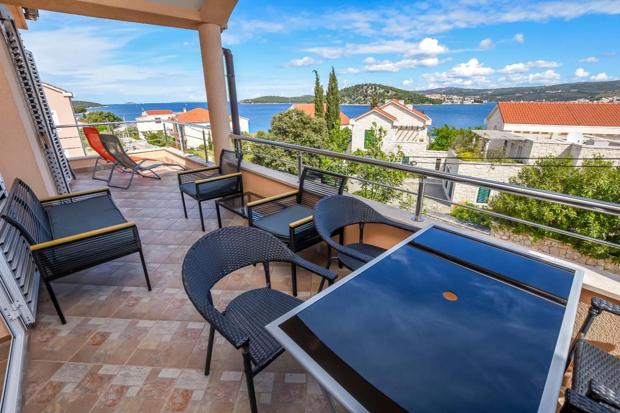 Apartments Ema Ражань Экстерьер фото